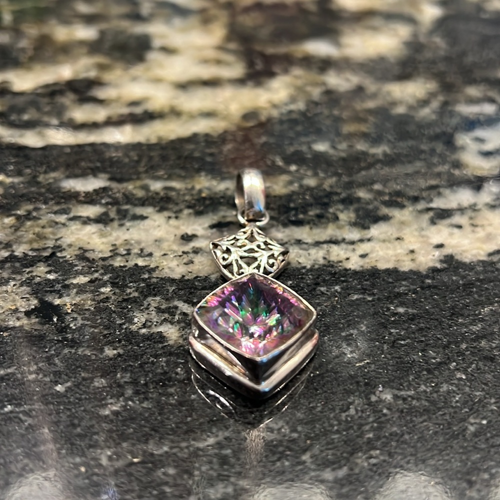 Sterling Silver Mystic topaz pendant. Beautiful purple - Picture 2 of 8